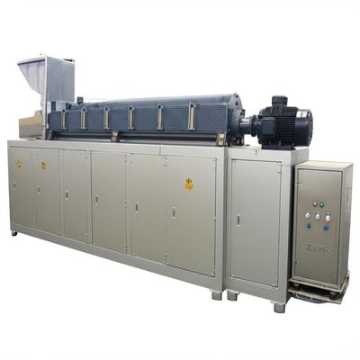 Saibainuo Fabrikasındaki Büyük Ölçekli Yüzücü Balık Besleme Makinesi